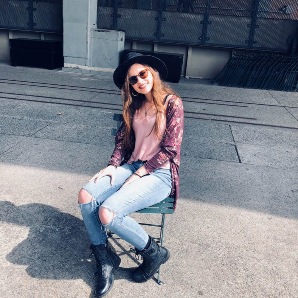 Meet your Posher, Cait